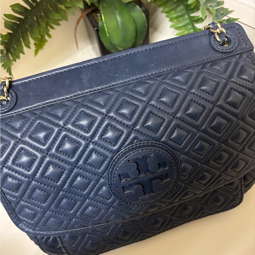 Tory Burch Navy Marion Quilted Bag - Picture 7 of 14